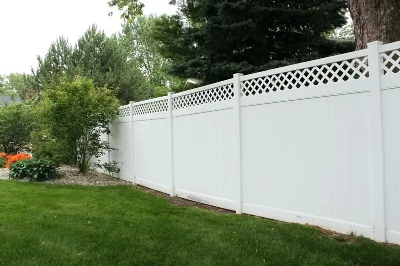 Vinyl fence with lattice top detail by Fencing By Excellence near Rumson, Monmouth County NJ